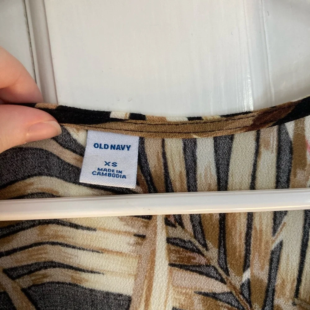 EUC old navy maxi dress. Lower in the back, cute for spring into fall Smoke free - Picture 2 of 3